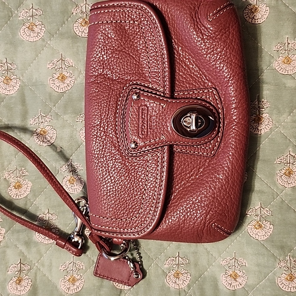 EUC Coach leather wristlet - Dusty Pink